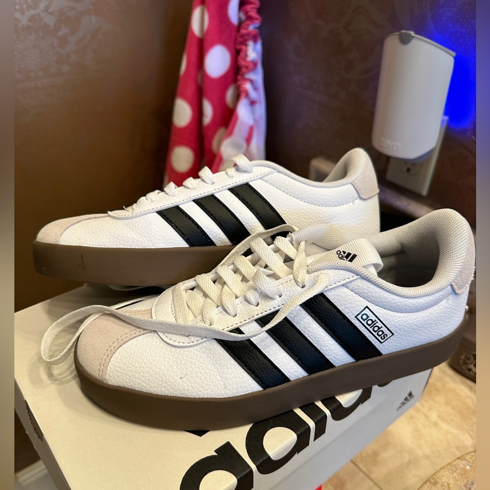 Adidas tennis shoes size 7.5